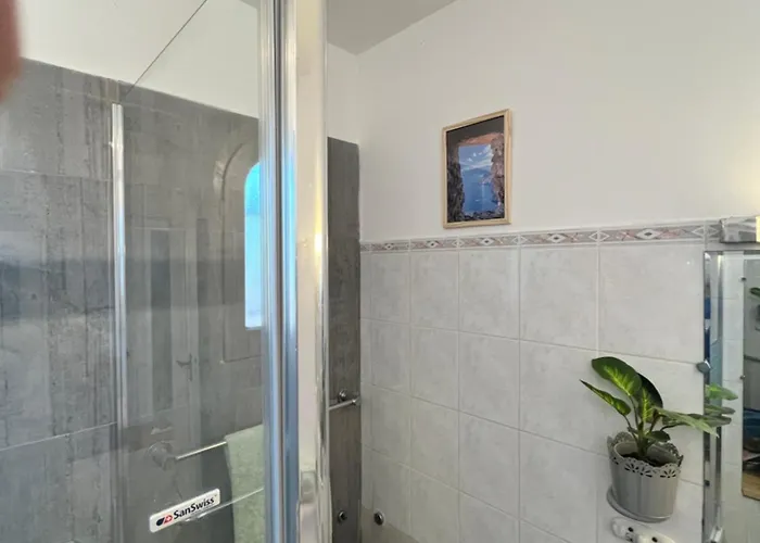 Villa Vue Avec Piscine Et Jardin Arboré