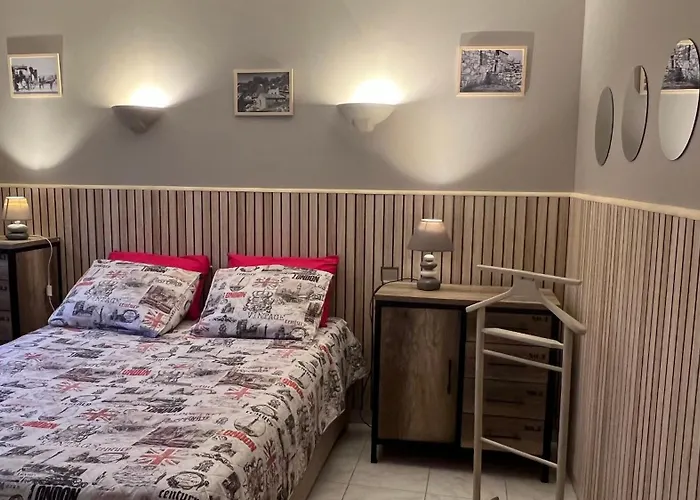 Villa Vue Avec Piscine Et Jardin Arboré