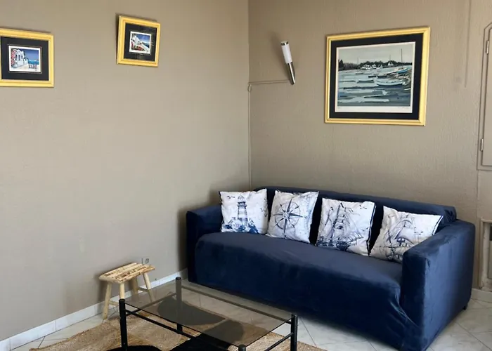 Vue Avec Piscine Et Jardin Arboré Villa Coggia