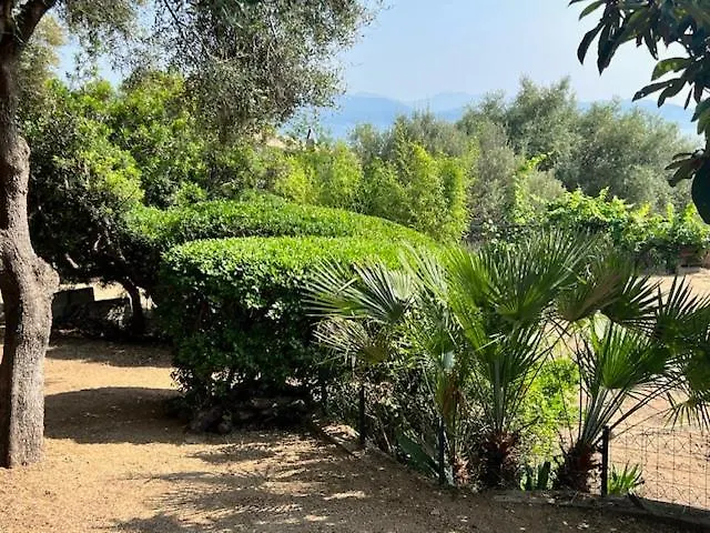 Villa Vue Avec Piscine Et Jardin Arboré