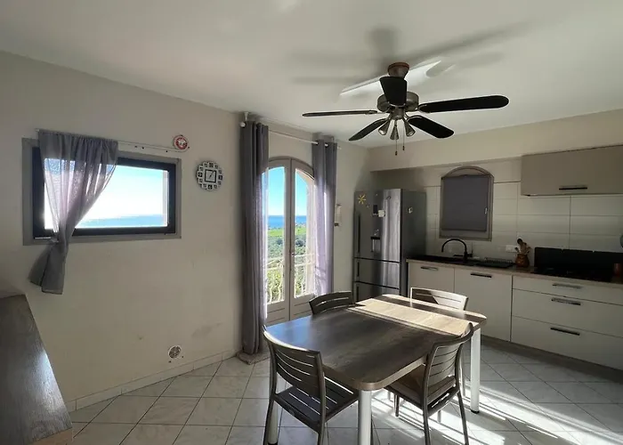 Vue Avec Piscine Et Jardin Arbore Villa