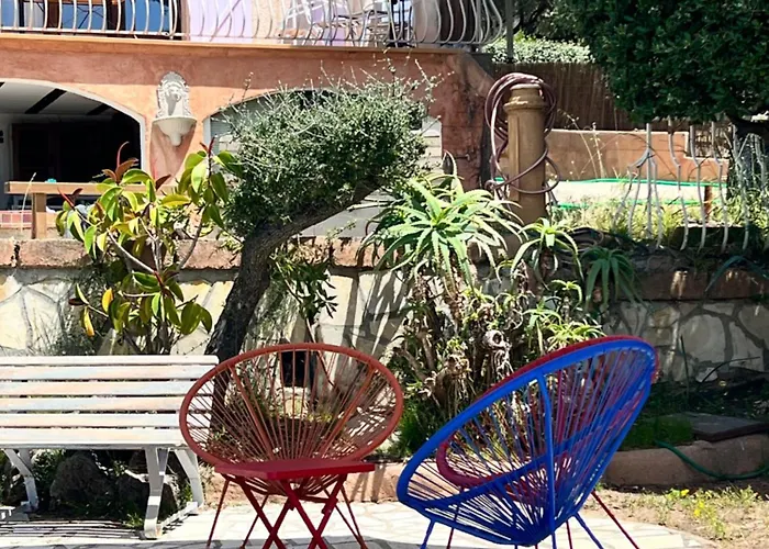 Vue Avec Piscine Et Jardin Arbore Villa *